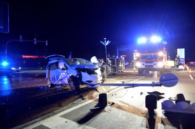 Mehrere Verletzte nach schwerem Crash durch Rotlichtfahrt bei Ludwigsburg
